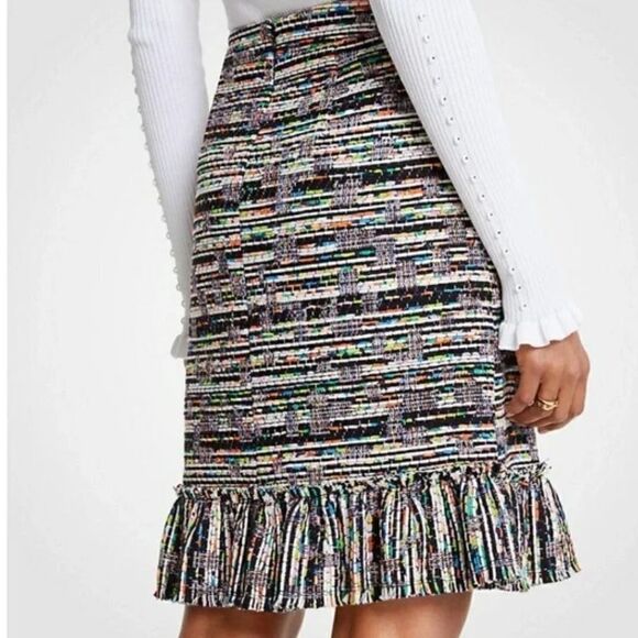 Ann Taylor Tweed Pencil Ruffle Skirt Petite 8P - Picture 3 of 9